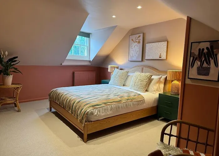 Spring Crescent Cottage In Rye